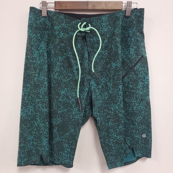 Lululemon Mens Board Shorts Size 34 Green Swim Beach Vacation Travel Summer - Picture 1 of 10